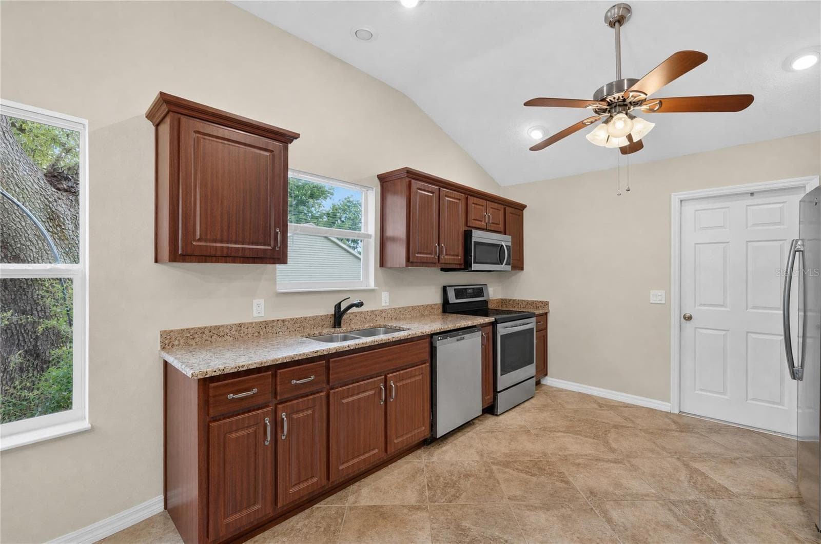 Single Family Residence at 313 GONZALES PL, LADY LAKE, photo 11 of 30