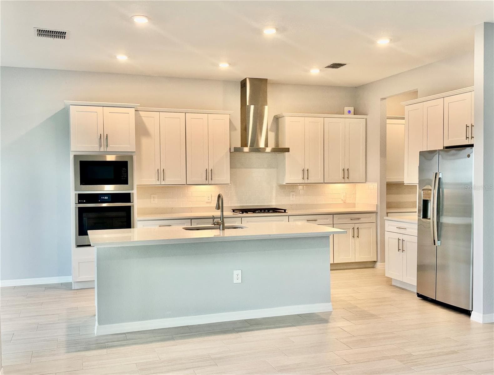 Single Family Residence at 19227 SCALLOP LOOP, LAKEWOOD RANCH, photo 5 of 42