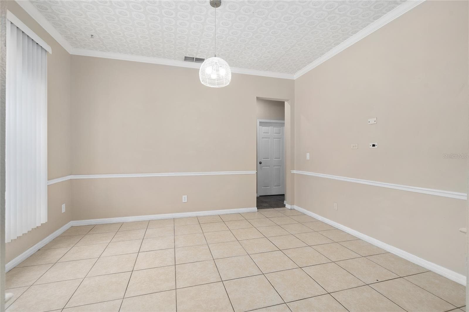 Single Family Residence at 13821 AMBERLEIGH RD, ORLANDO, photo 6 of 56
