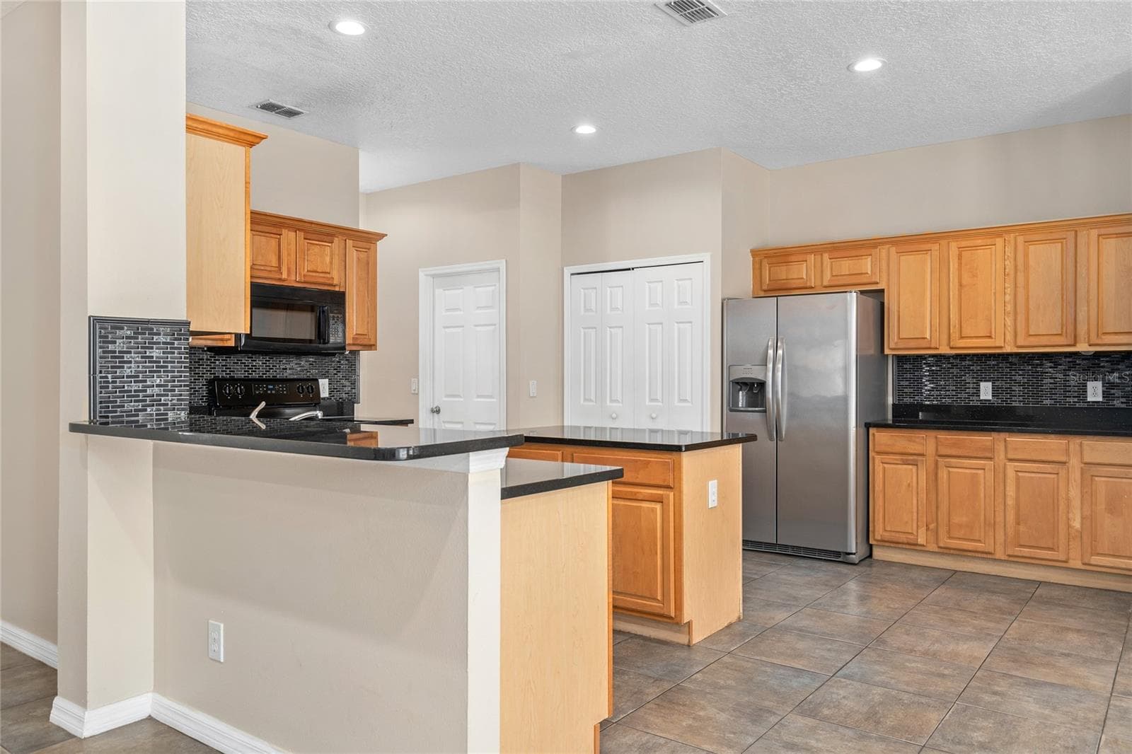 Single Family Residence at 13821 AMBERLEIGH RD, ORLANDO, photo 9 of 56
