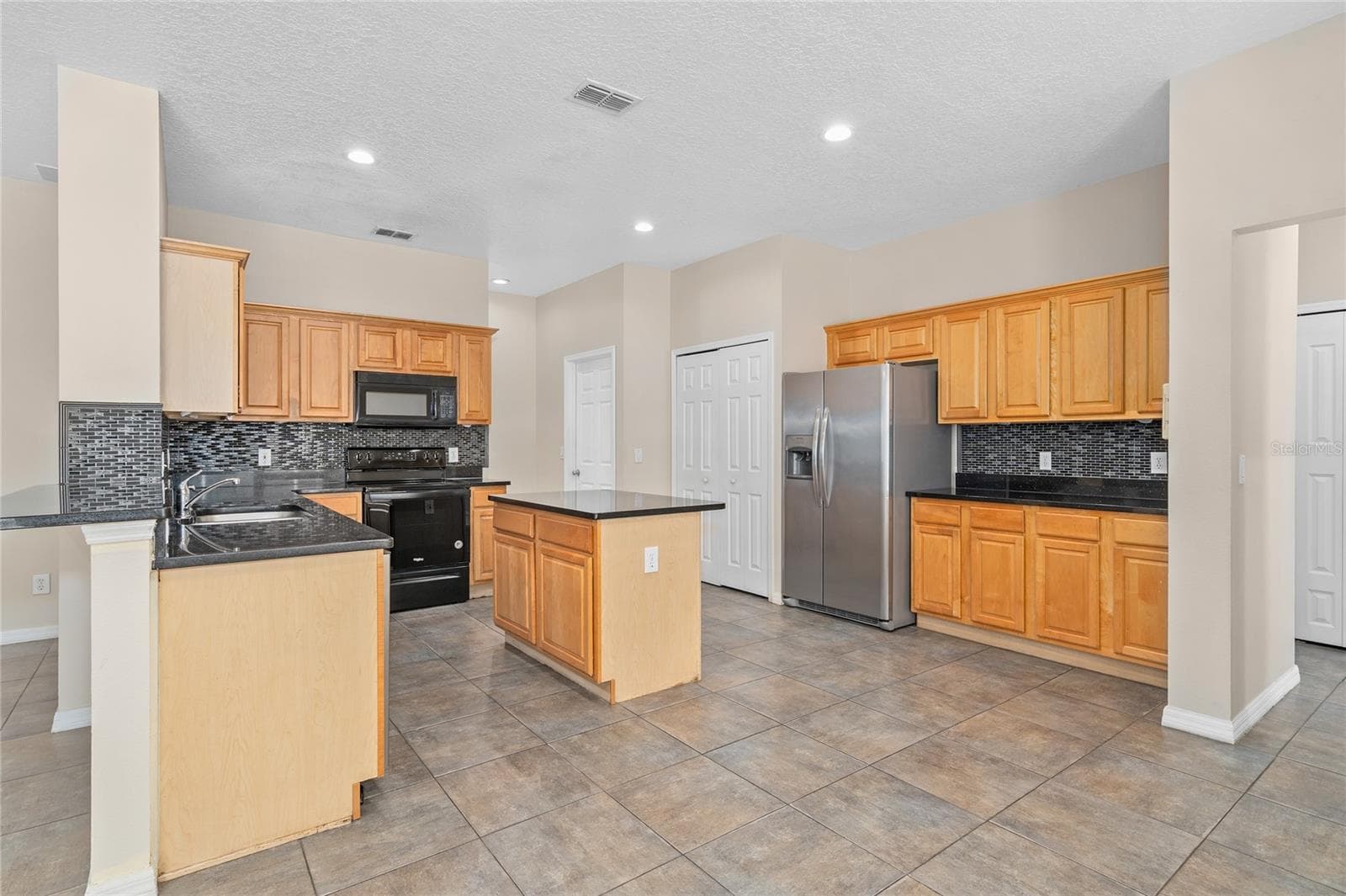 Single Family Residence at 13821 AMBERLEIGH RD, ORLANDO, photo 14 of 56