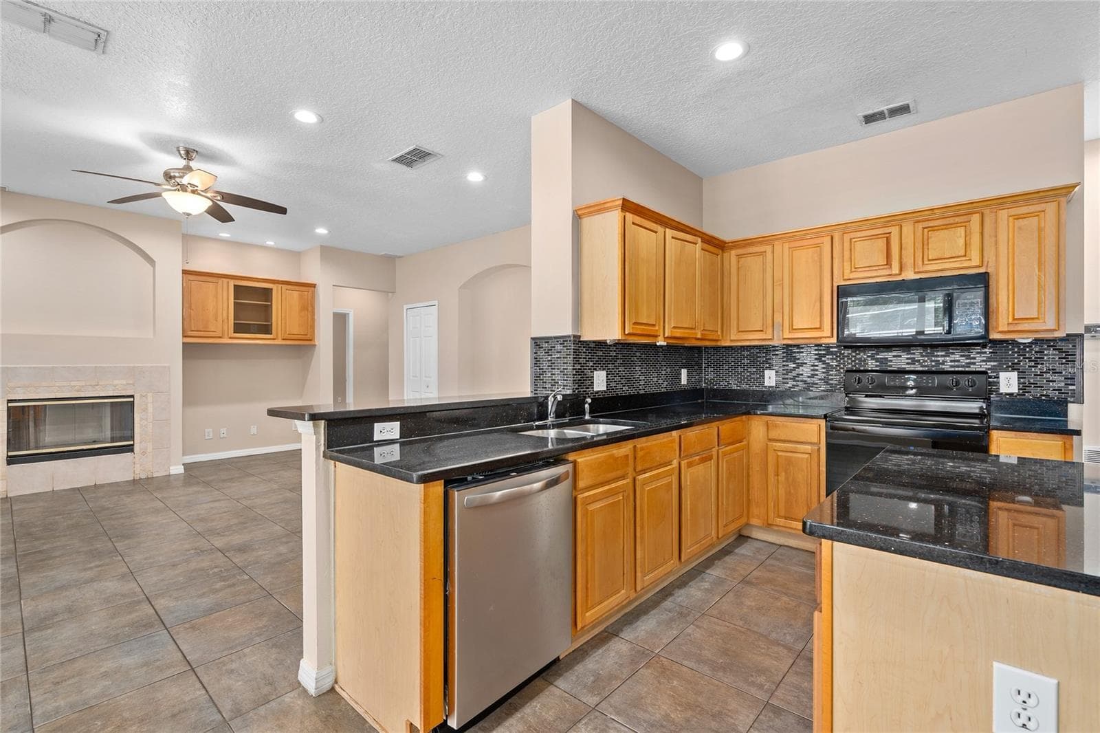 Single Family Residence at 13821 AMBERLEIGH RD, ORLANDO, photo 17 of 56