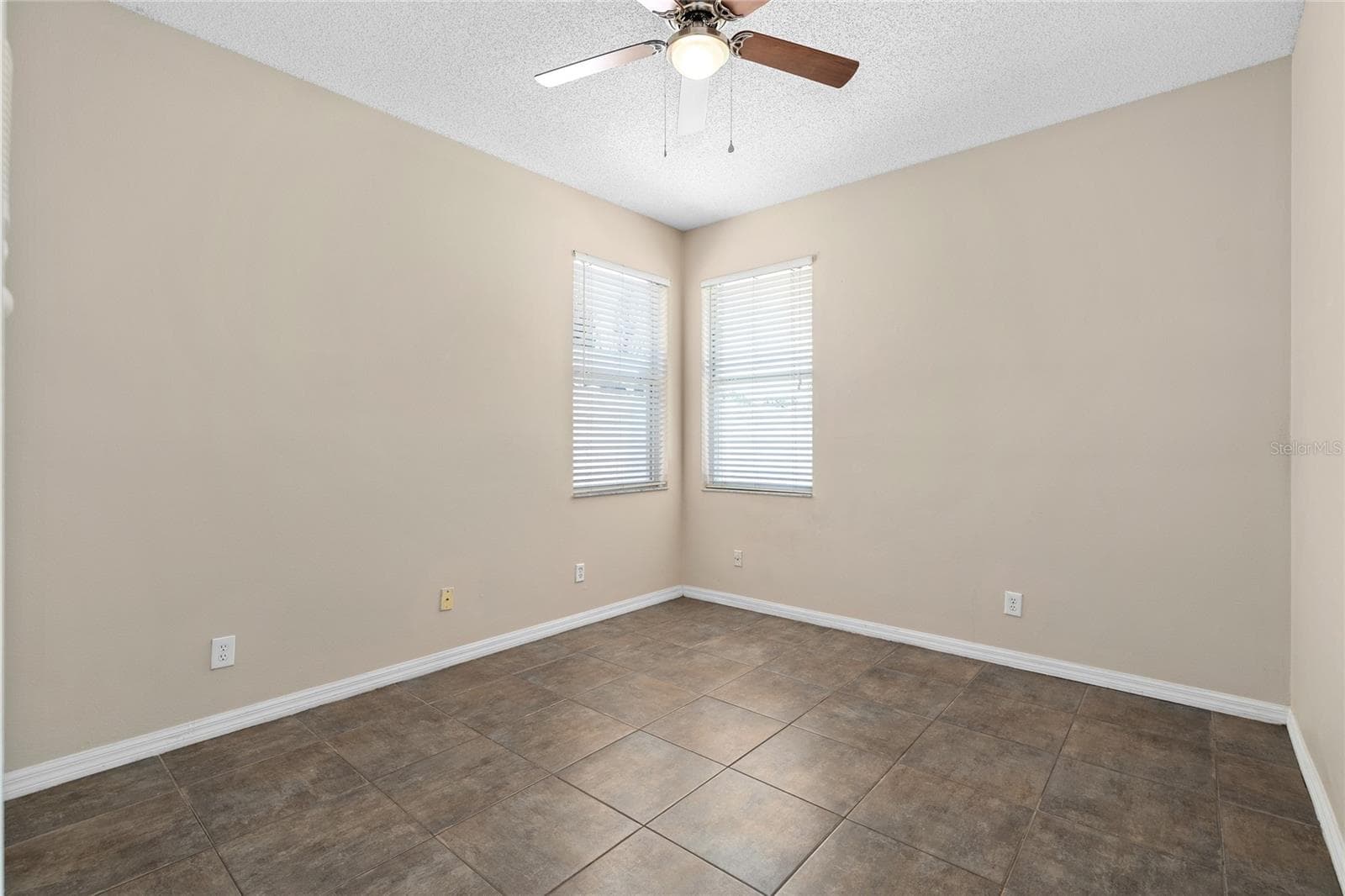 Single Family Residence at 13821 AMBERLEIGH RD, ORLANDO, photo 32 of 56