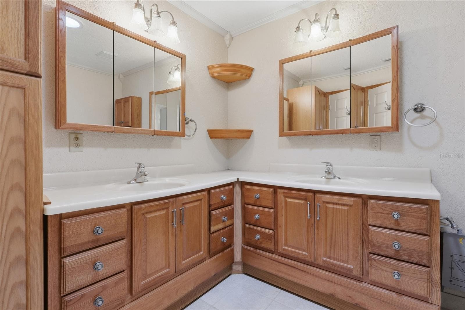 Primary bath - 6130 17TH ST, ZEPHYRHILLS