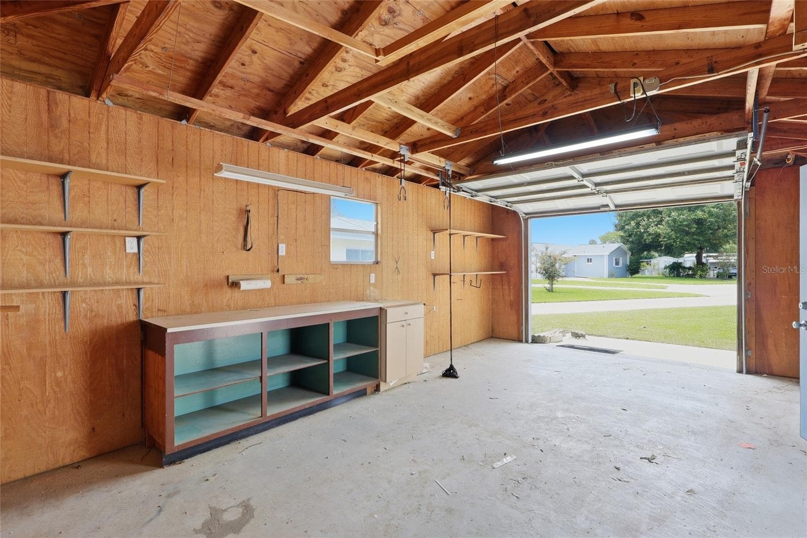 detached garage - 6130 17TH ST, ZEPHYRHILLS