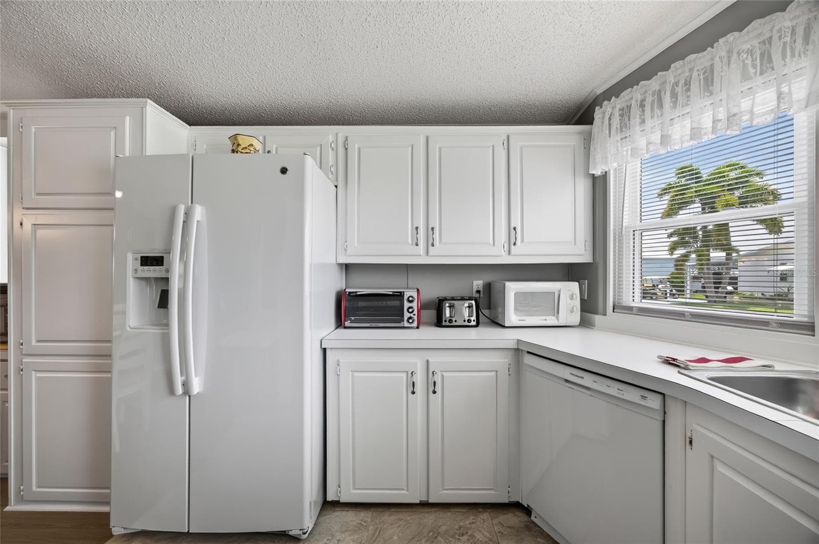 Manufactured Home at 644 SCHOONER ST, NORTH PORT, photo 11 of 44