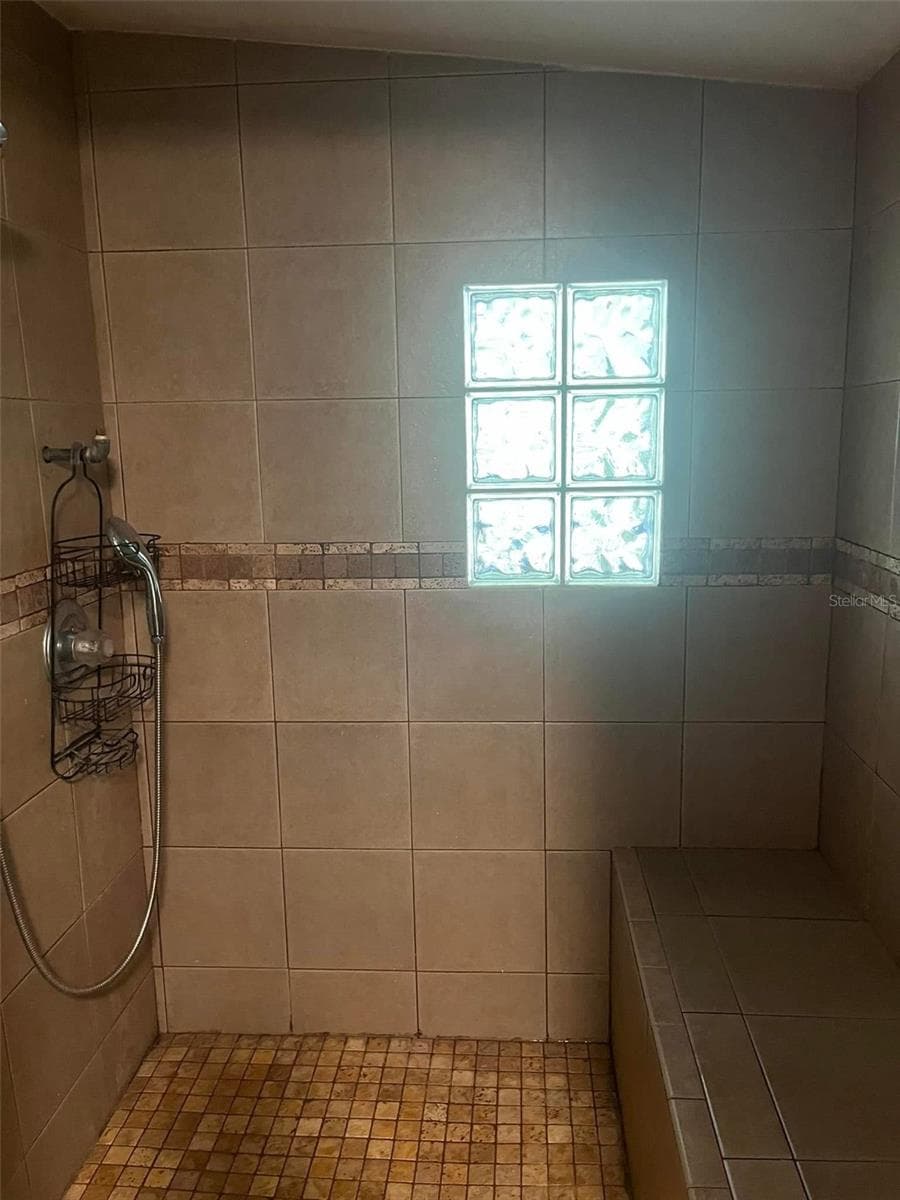 Primary Bath Shower Bench - 1529 W RIVER LN, TAMPA