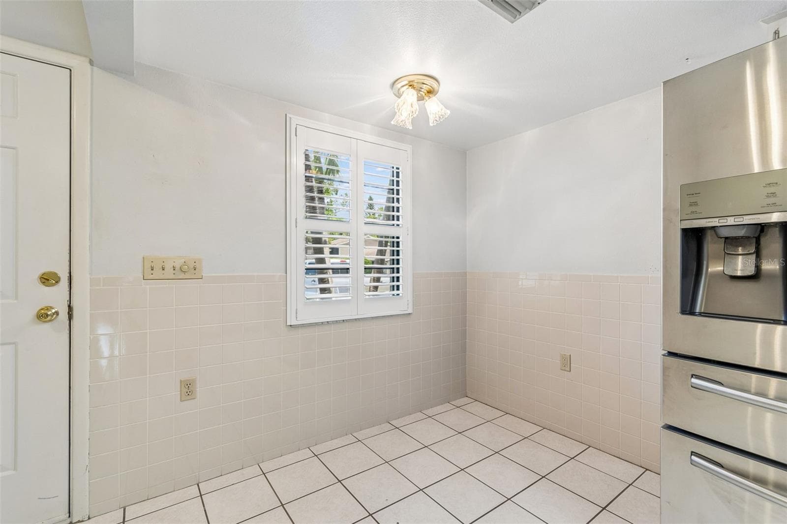 Light bright kitchen nook - 2131 RIDGE RD S #99, LARGO