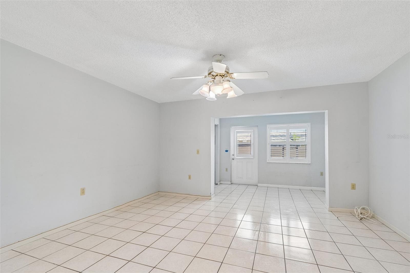 Spacious light and bright Dining Living room - 2131 RIDGE RD S #99, LARGO