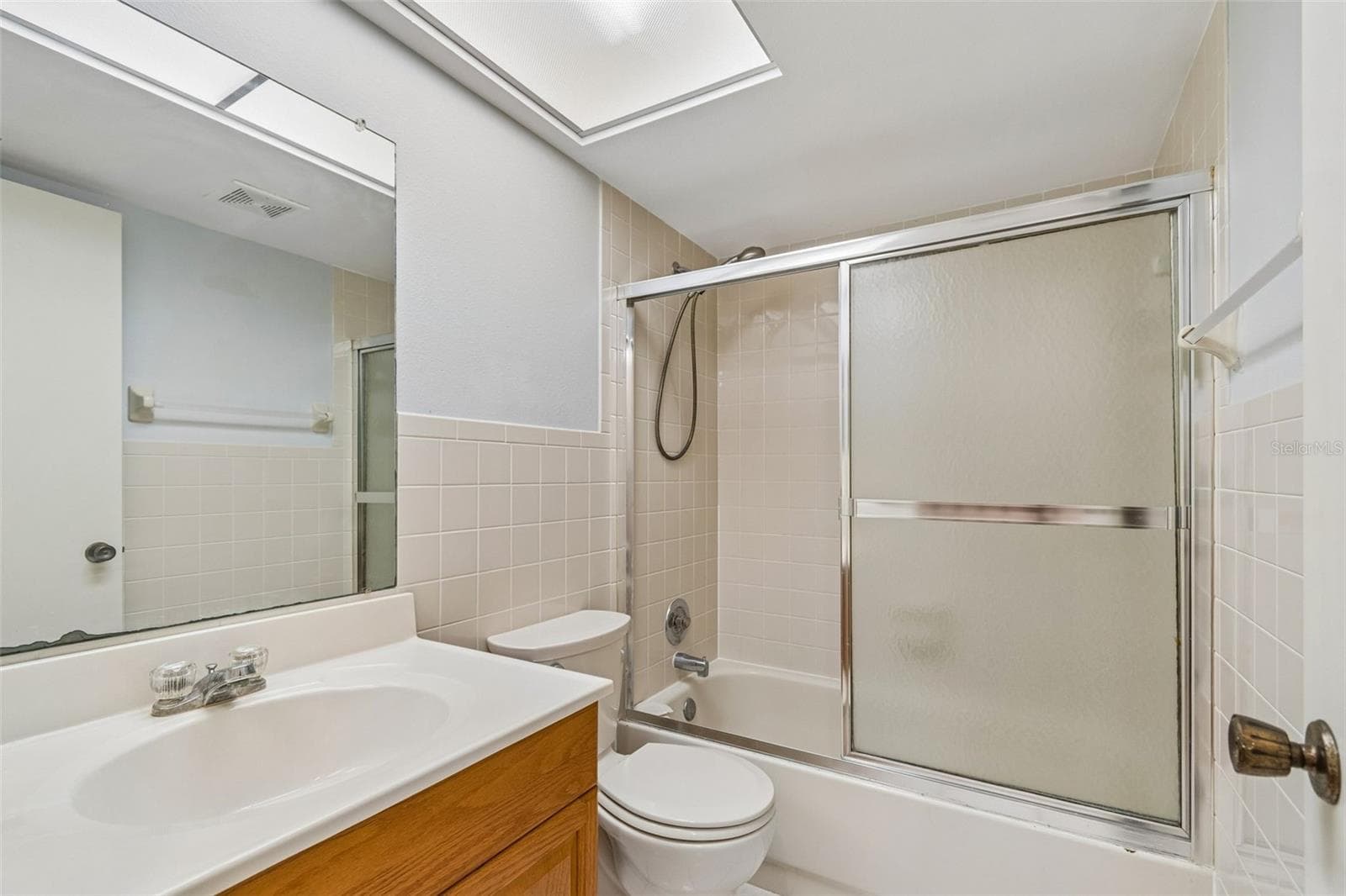 Guest bathroom off guest bedroom - 2131 RIDGE RD S #99, LARGO