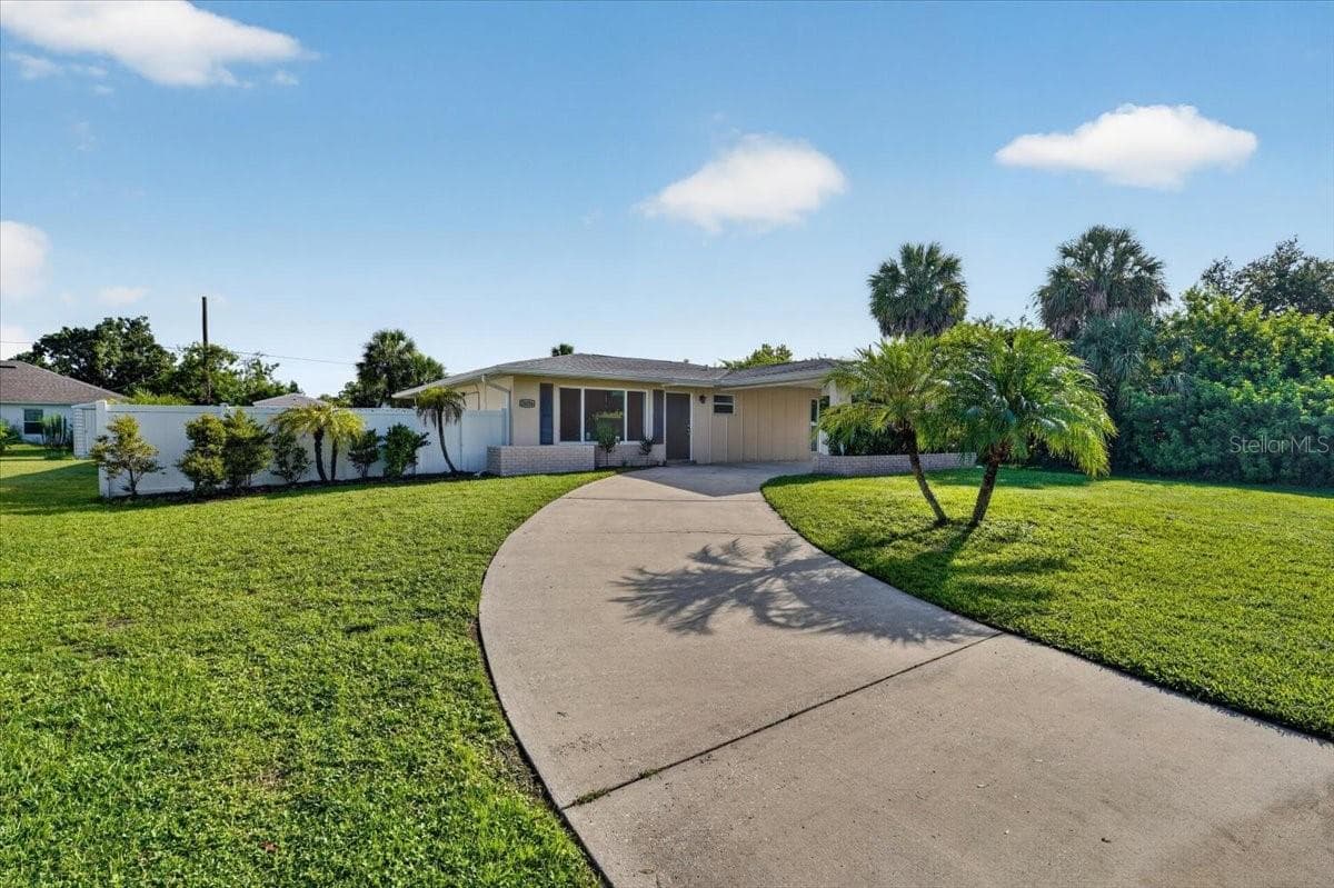 Single Family Residence at 20286 BENTON AVE, PORT CHARLOTTE, photo 2 of 29