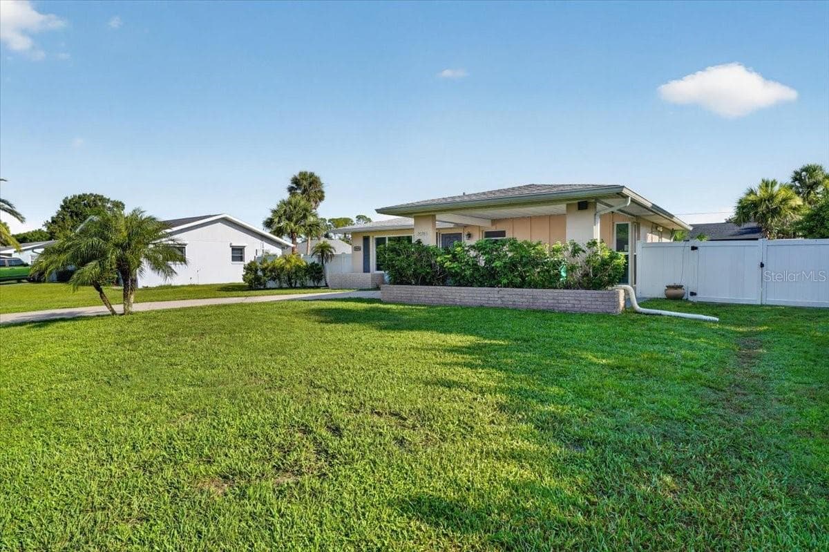 Single Family Residence at 20286 BENTON AVE, PORT CHARLOTTE, photo 4 of 29