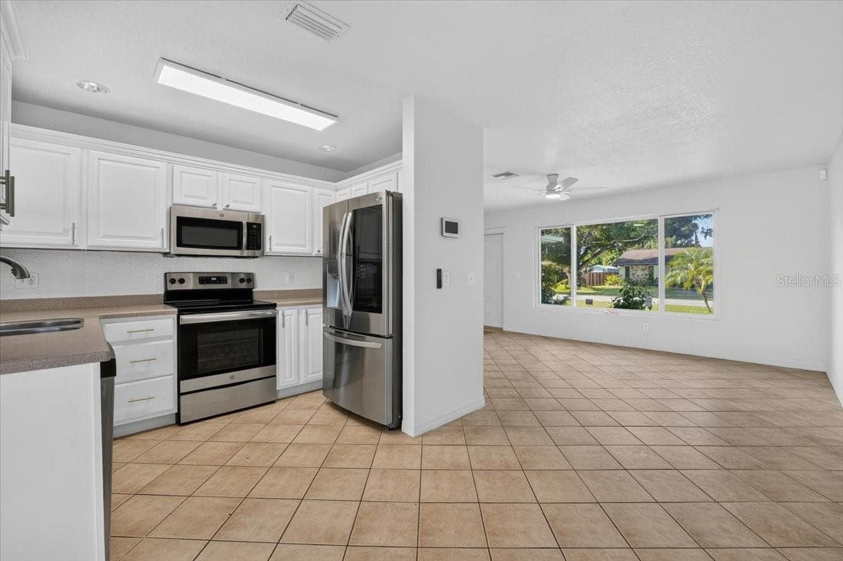 Single Family Residence at 20286 BENTON AVE, PORT CHARLOTTE, photo 12 of 29