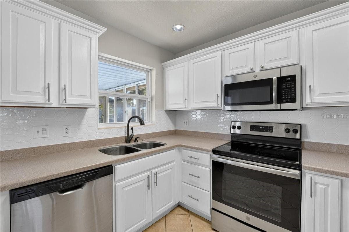 Single Family Residence at 20286 BENTON AVE, PORT CHARLOTTE, photo 14 of 29