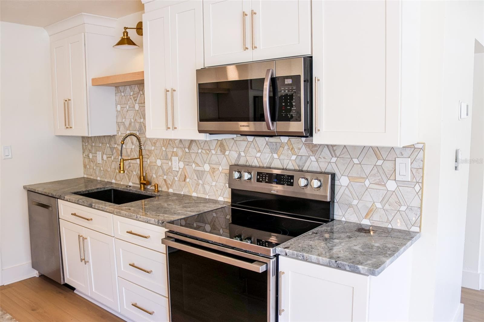 Single Family Residence at 4211 W BAY VIEW AVE, TAMPA, photo 4 of 26