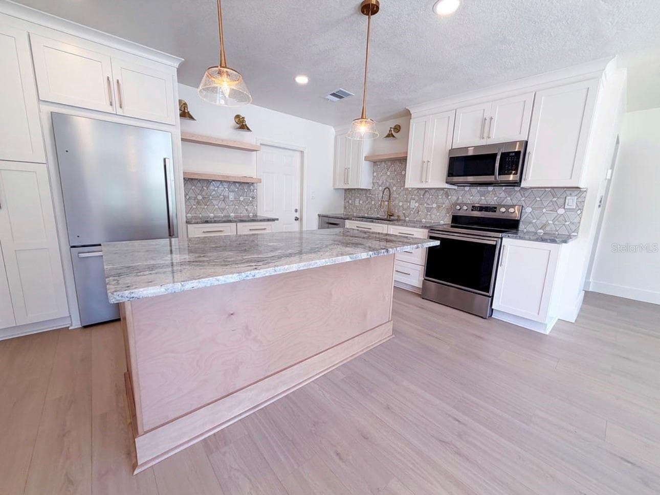Single Family Residence at 4211 W BAY VIEW AVE, TAMPA, photo 9 of 26