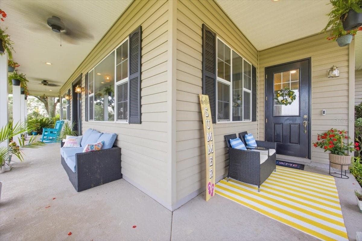 Wrap around porch - 915 N CROOKED LAKE DR, BABSON PARK
