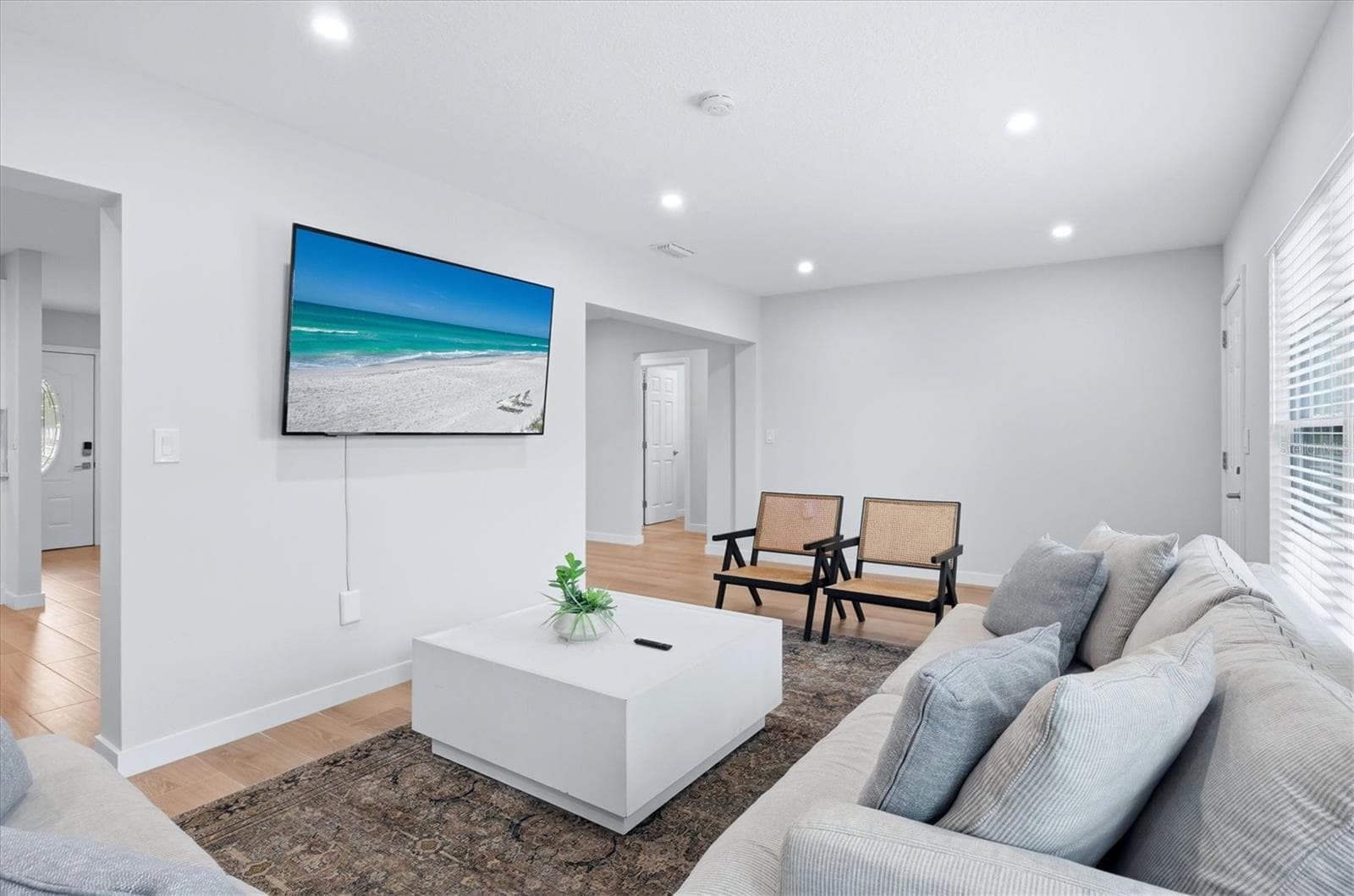 Living room - 4411 BENEVA RD, SARASOTA