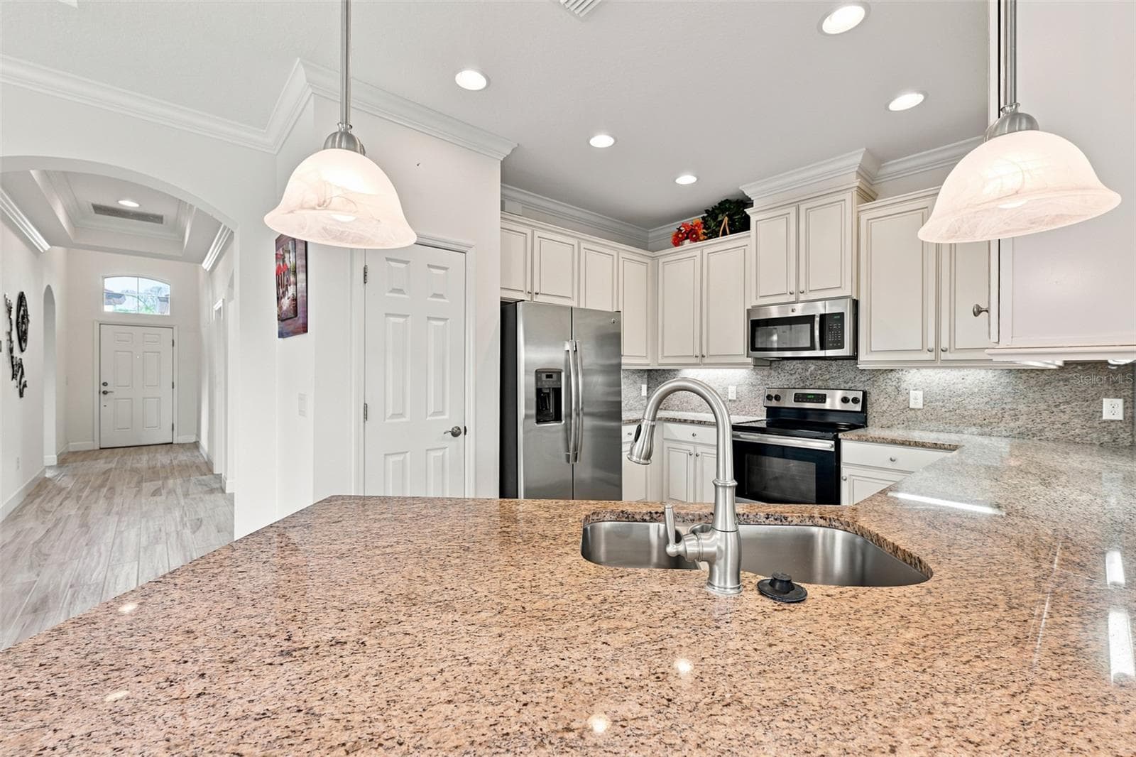 Villa at 623 CHIPPER DR, SUN CITY CENTER, photo 8 of 43