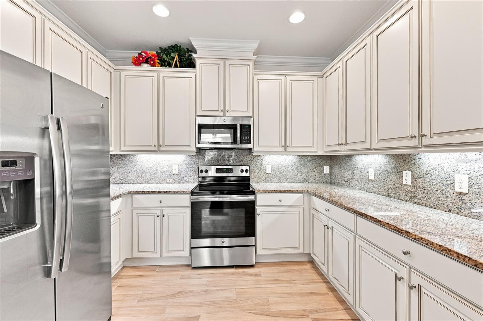Villa at 623 CHIPPER DR, SUN CITY CENTER, photo 9 of 43