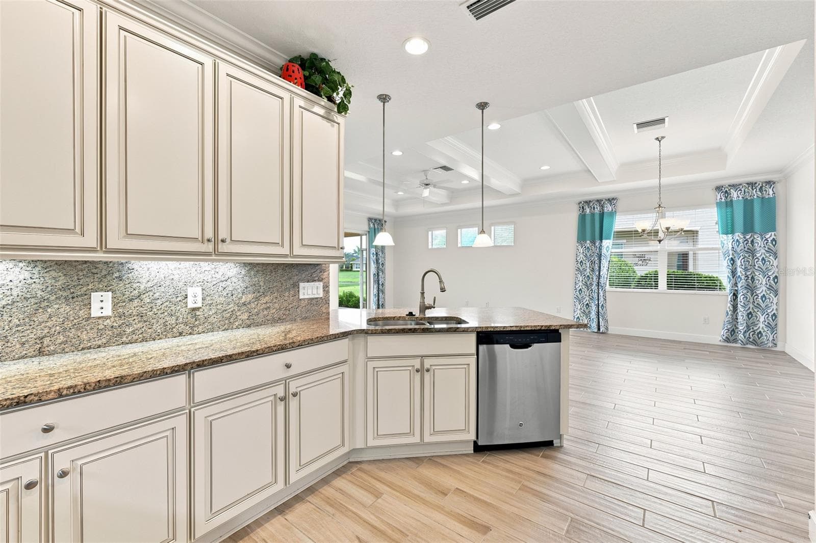 Villa at 623 CHIPPER DR, SUN CITY CENTER, photo 10 of 43
