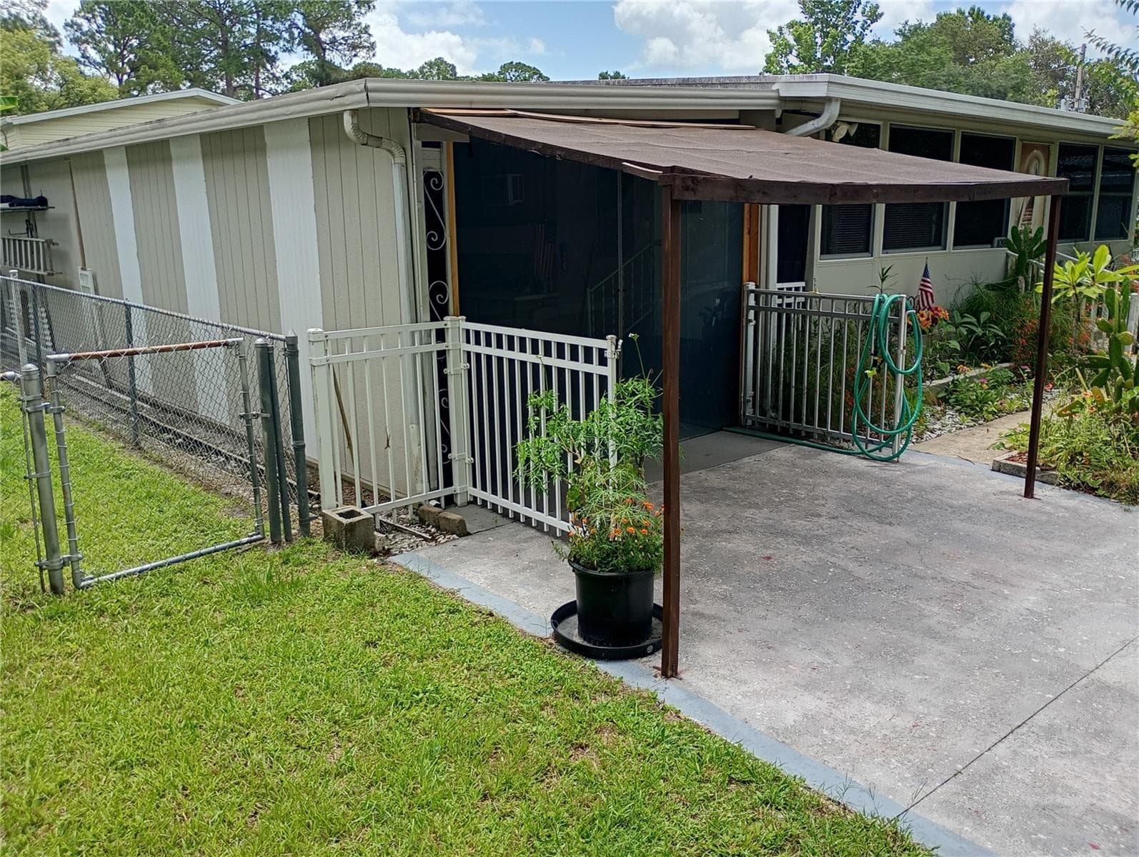 Mobile Home at 109 FERN DR, DEBARY, photo 2 of 45