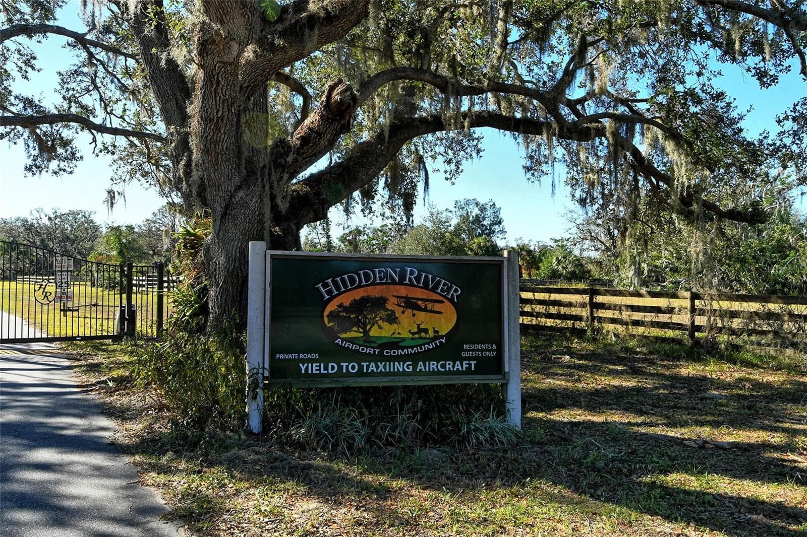 Fly-in community! - 4498 HIDDEN RIVER RD, SARASOTA