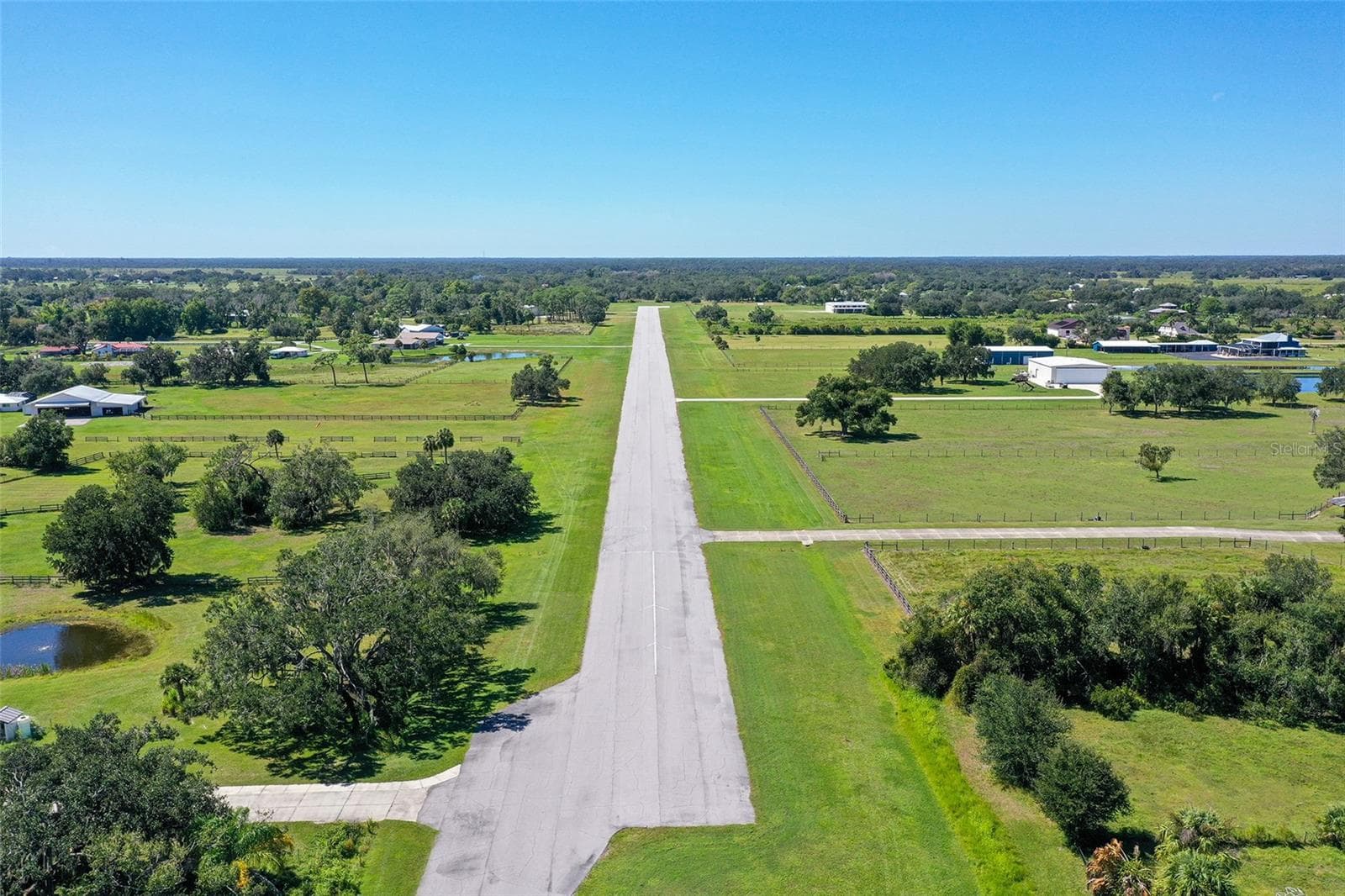 Airstrip - 4498 HIDDEN RIVER RD, SARASOTA