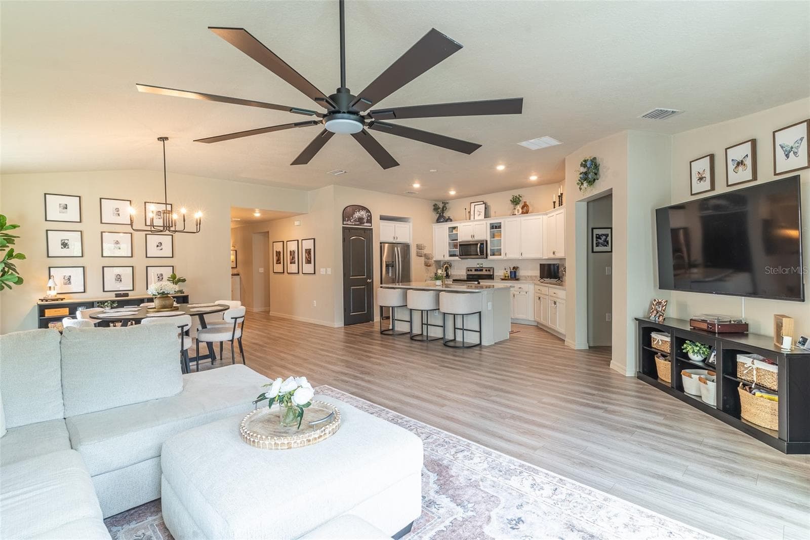Single Family Residence at 615 VALRI PARK DR, VALRICO, photo 3 of 37