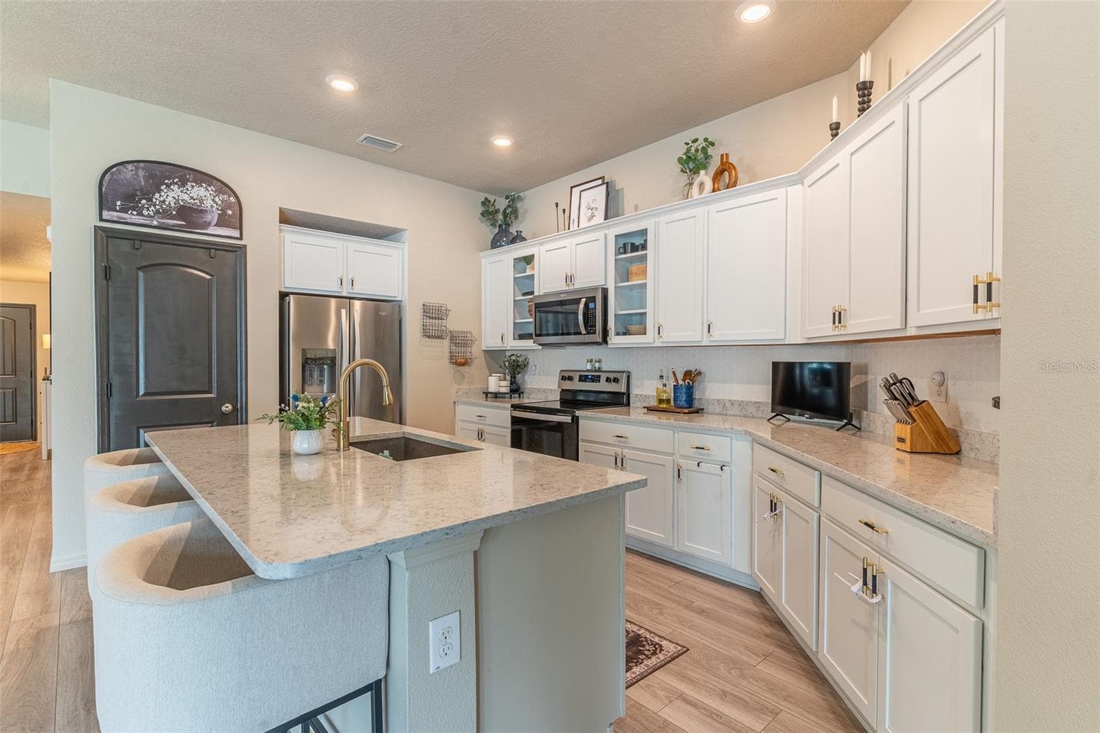 Single Family Residence at 615 VALRI PARK DR, VALRICO, photo 7 of 37