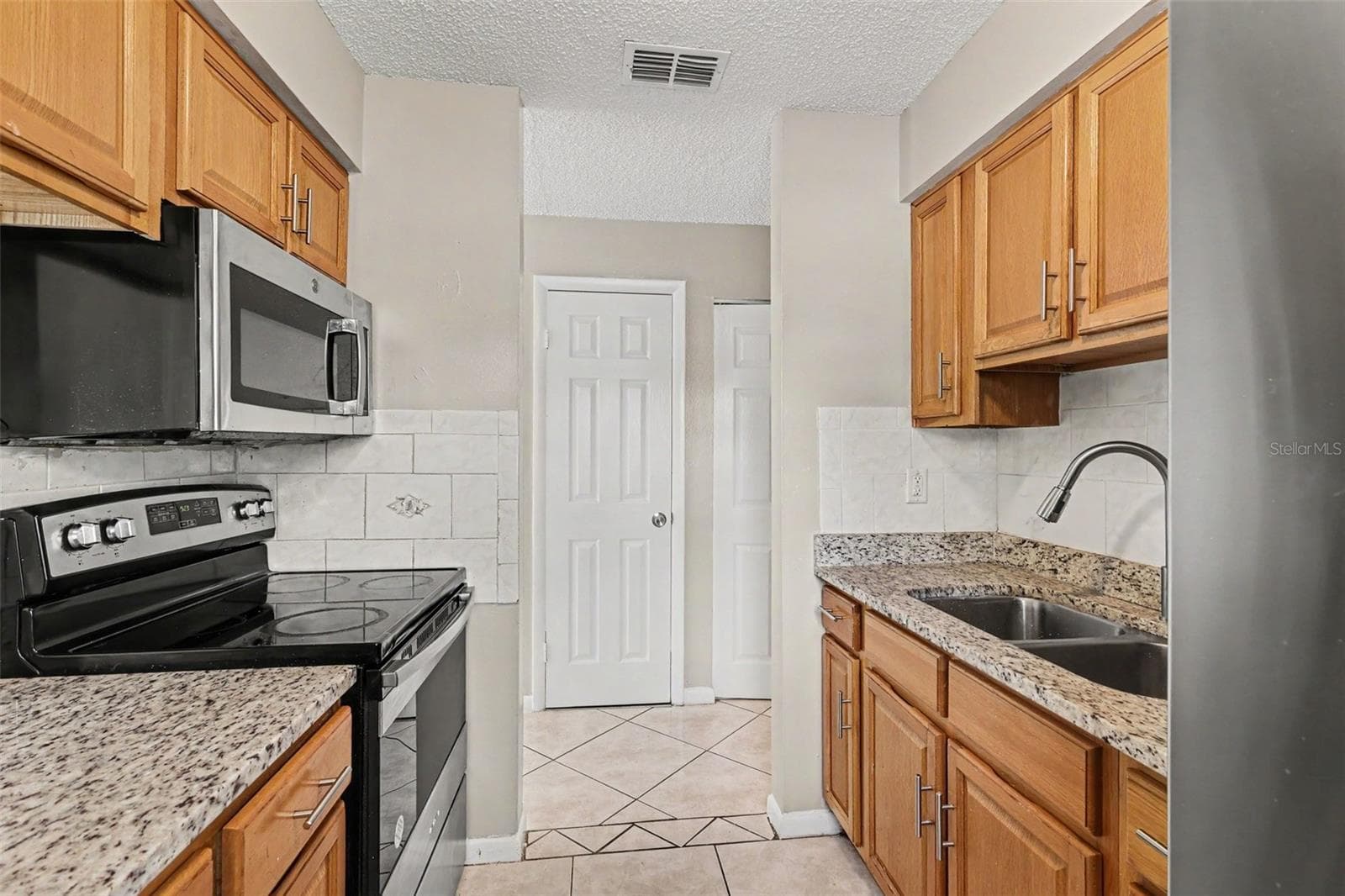 Single Family Residence at 483 WATER RUN, OCALA, photo 7 of 19