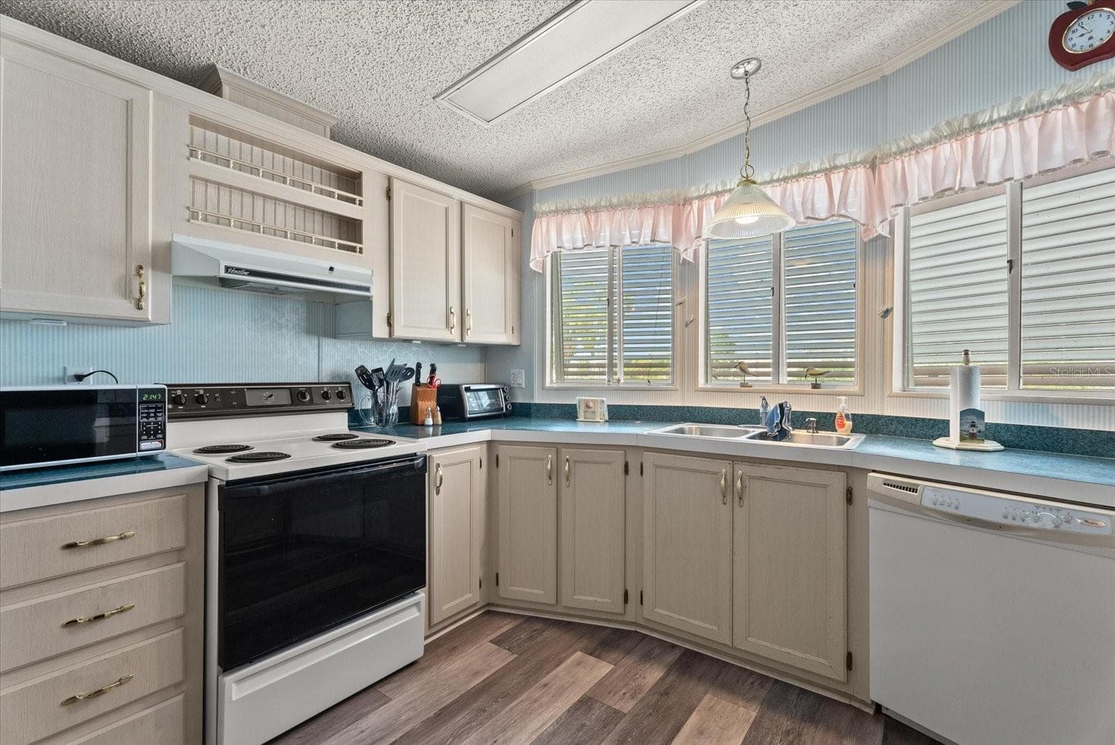 Manufactured Home at 321 BLACKBURN BLVD, NORTH PORT, photo 11 of 24