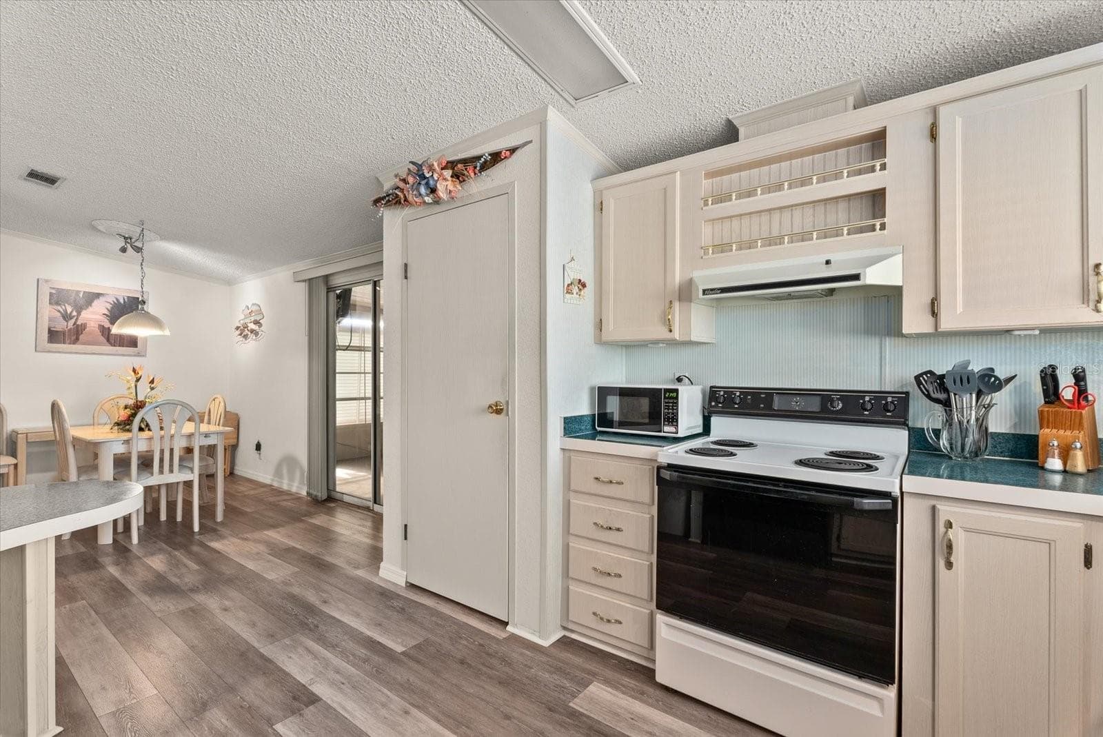 Manufactured Home at 321 BLACKBURN BLVD, NORTH PORT, photo 12 of 24