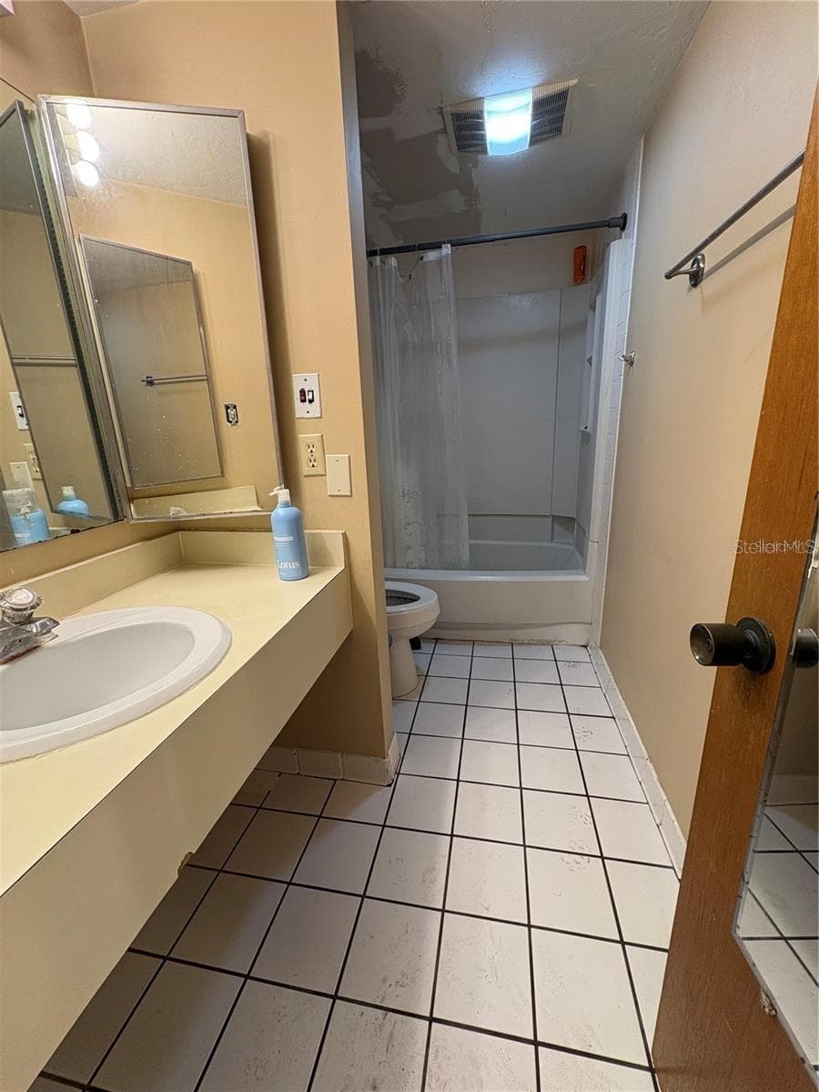 Condominium at 193 PALM VIEW CT #3453/4, HAINES CITY, photo 7 of 9