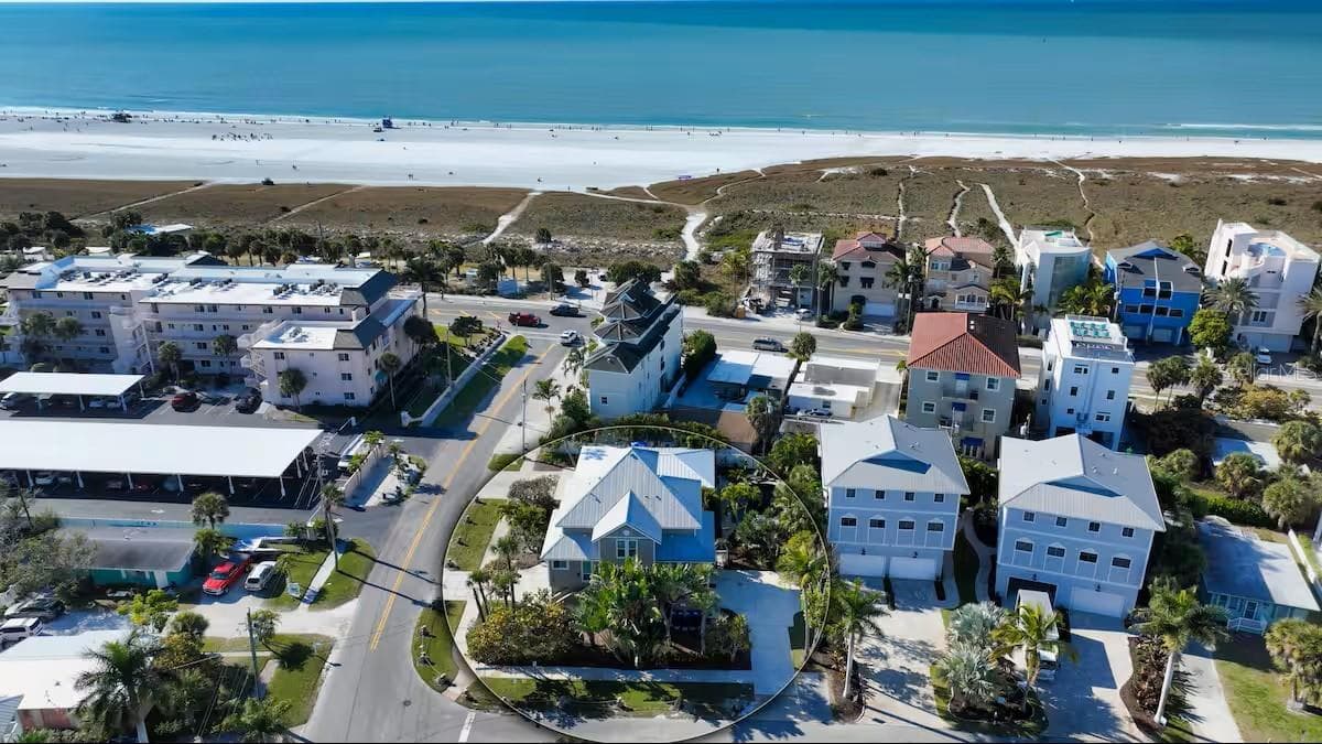Single Family Residence at 5610 AVENIDA DEL MARE, SARASOTA, photo 2 of 13