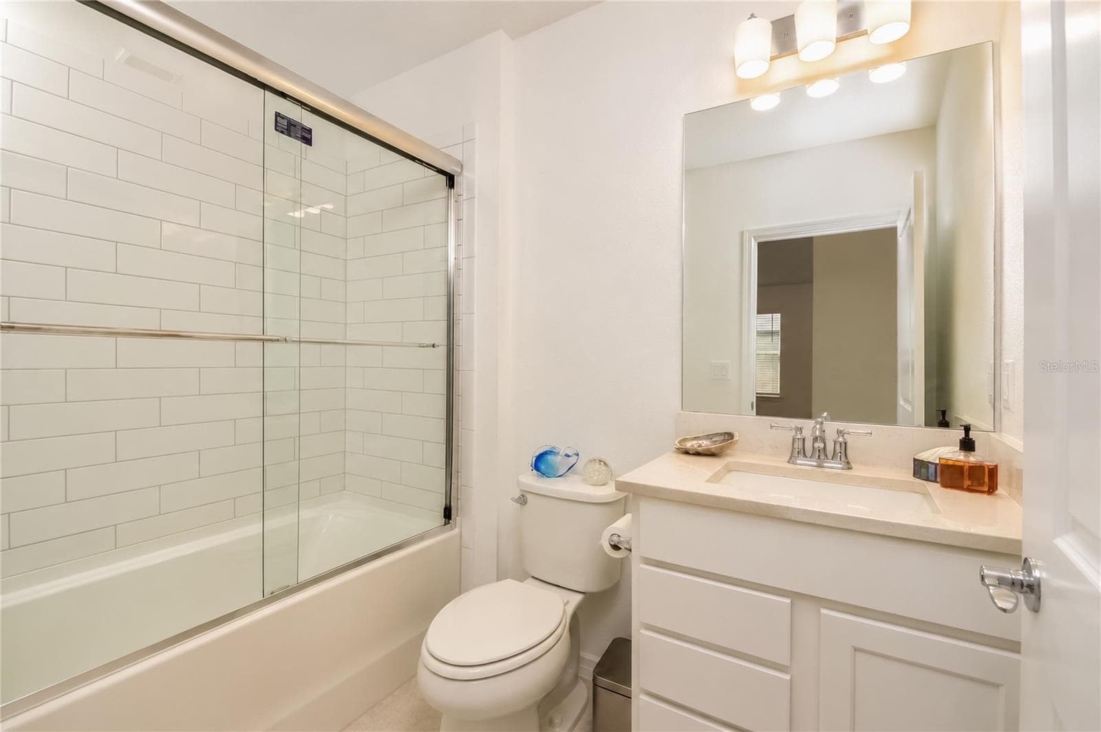 Guest Bath - 5517 SW 85TH AVENUE RD, OCALA