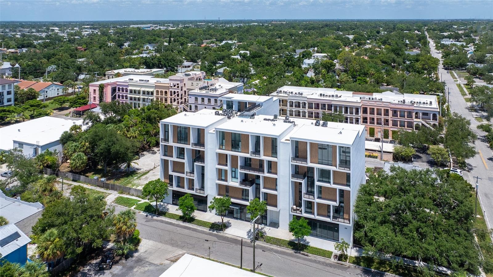 Harmonious thoughtfully designed residences are MOVE IN ready in the downtown Rosemary Arts & Design District. - 430 KUMQUAT CT #202, SARASOTA