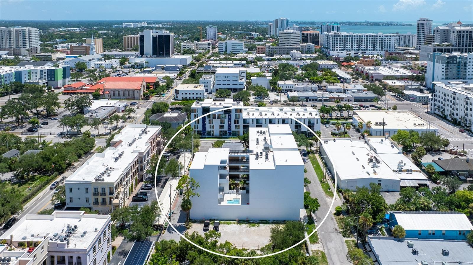 Just minutes to the 53 acre Bay Sarasota Park, Van Wezel, Opera House, Whole Foods, Farmers Market, arts and culture, 65 restaurants and Selby Library.. - 430 KUMQUAT CT #202, SARASOTA