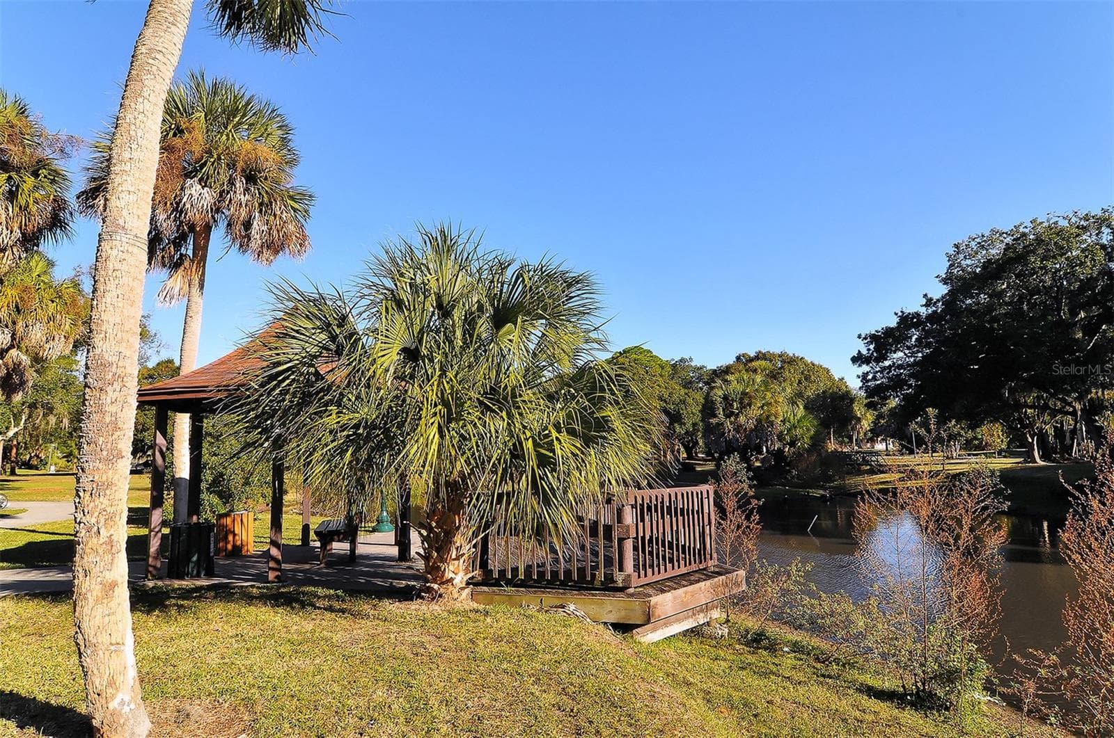 Be sure to take in the 10 acre city run Gillespie Park with playground, basketball, tennis and pickleball courts, pond and walking trails, pergola and fenced in leash free CANINE CLUB for the pooches! - 430 KUMQUAT CT #202, SARASOTA