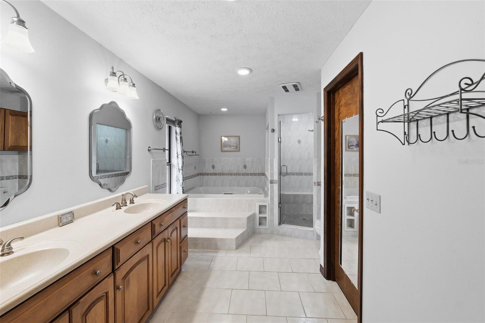 Single Family Residence at 411 SUMMIT CHASE DR, VALRICO, photo 26 of 58