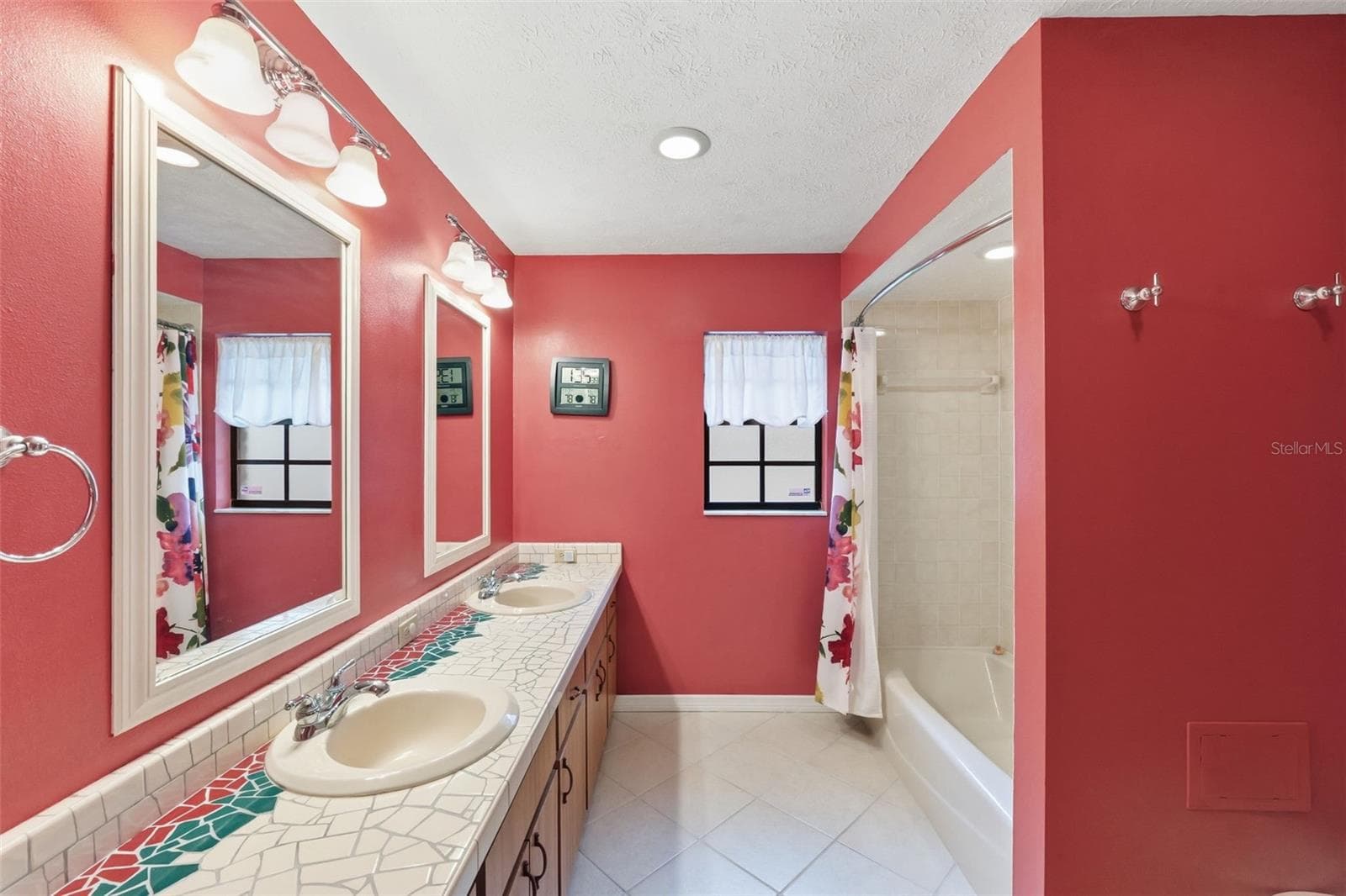 Single Family Residence at 411 SUMMIT CHASE DR, VALRICO, photo 32 of 58