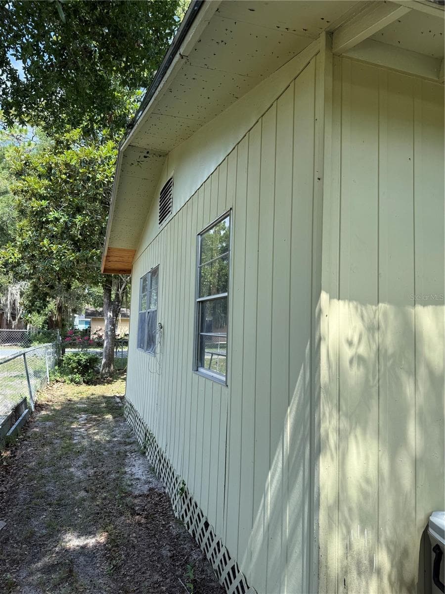 Single Family Residence at 917 NE 25TH ST, GAINESVILLE, photo 6 of 12