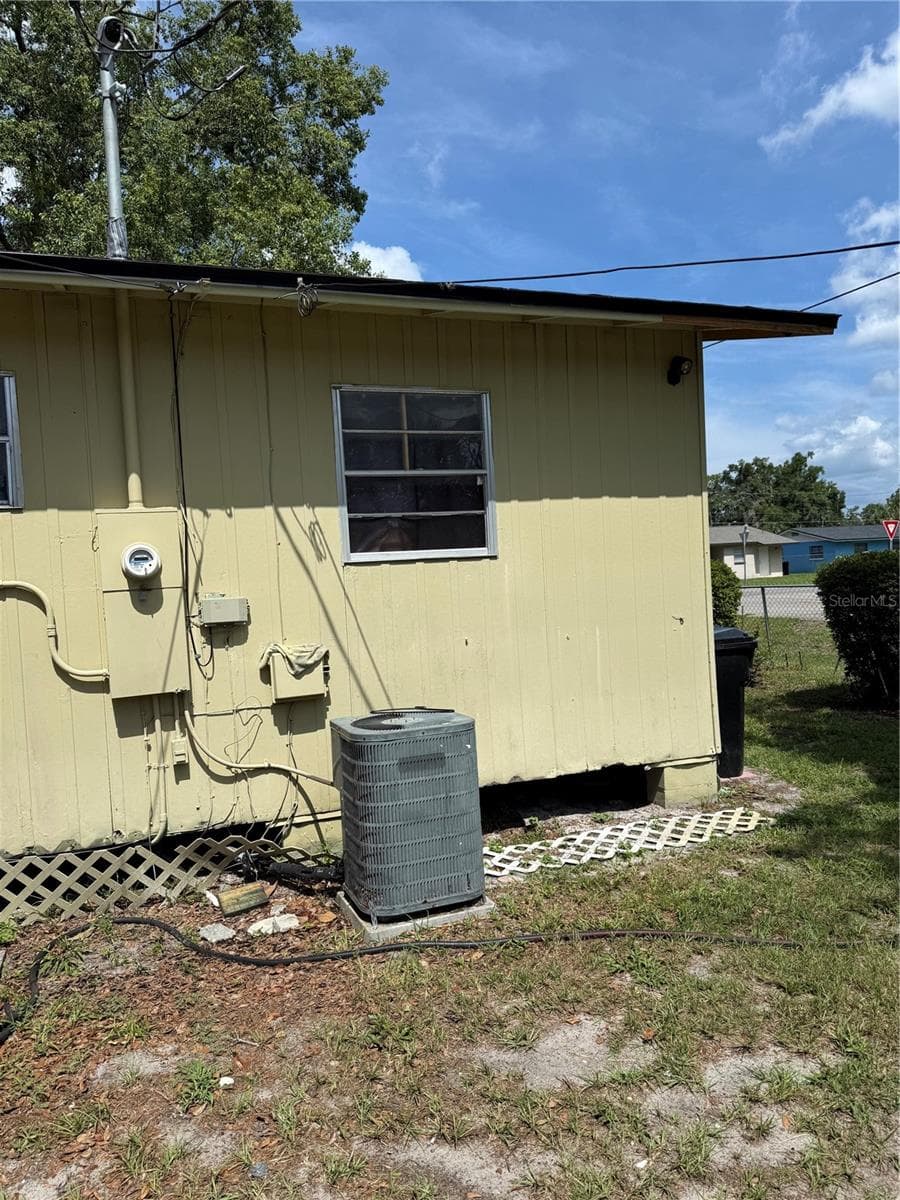 Single Family Residence at 917 NE 25TH ST, GAINESVILLE, photo 7 of 12
