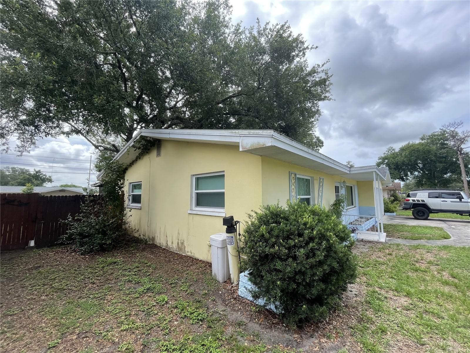 Single Family Residence at 635 DEVILLE DR E, LARGO, photo 2 of 15