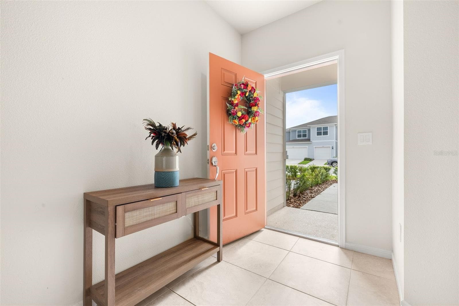 FOYER - 2615 WINSOME WAY, DAVENPORT