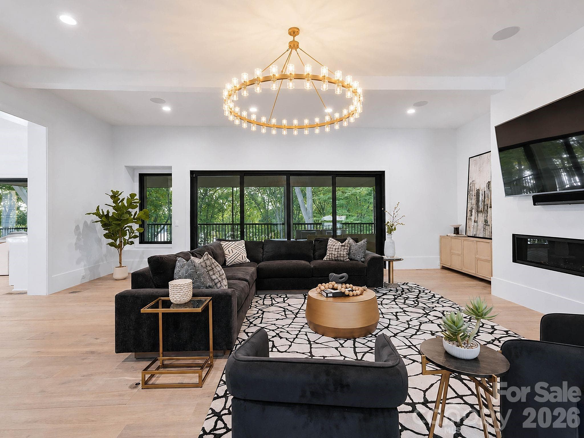 Collapsing glass walls seamlessly blur the line between indoors and out - 13702 Sage Thrasher Lane, Charlotte