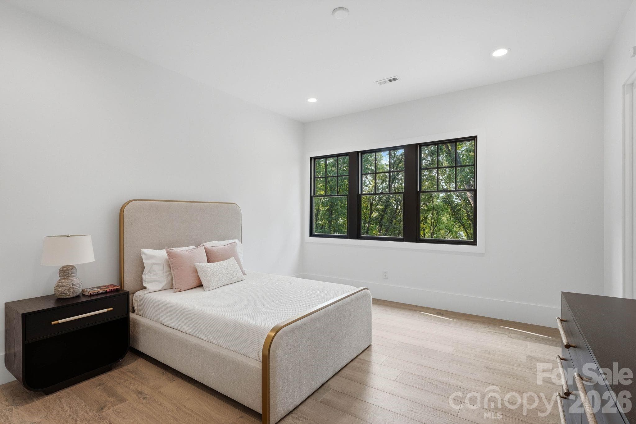Secondary bedroom with an ensuite bathroom - 13702 Sage Thrasher Lane, Charlotte