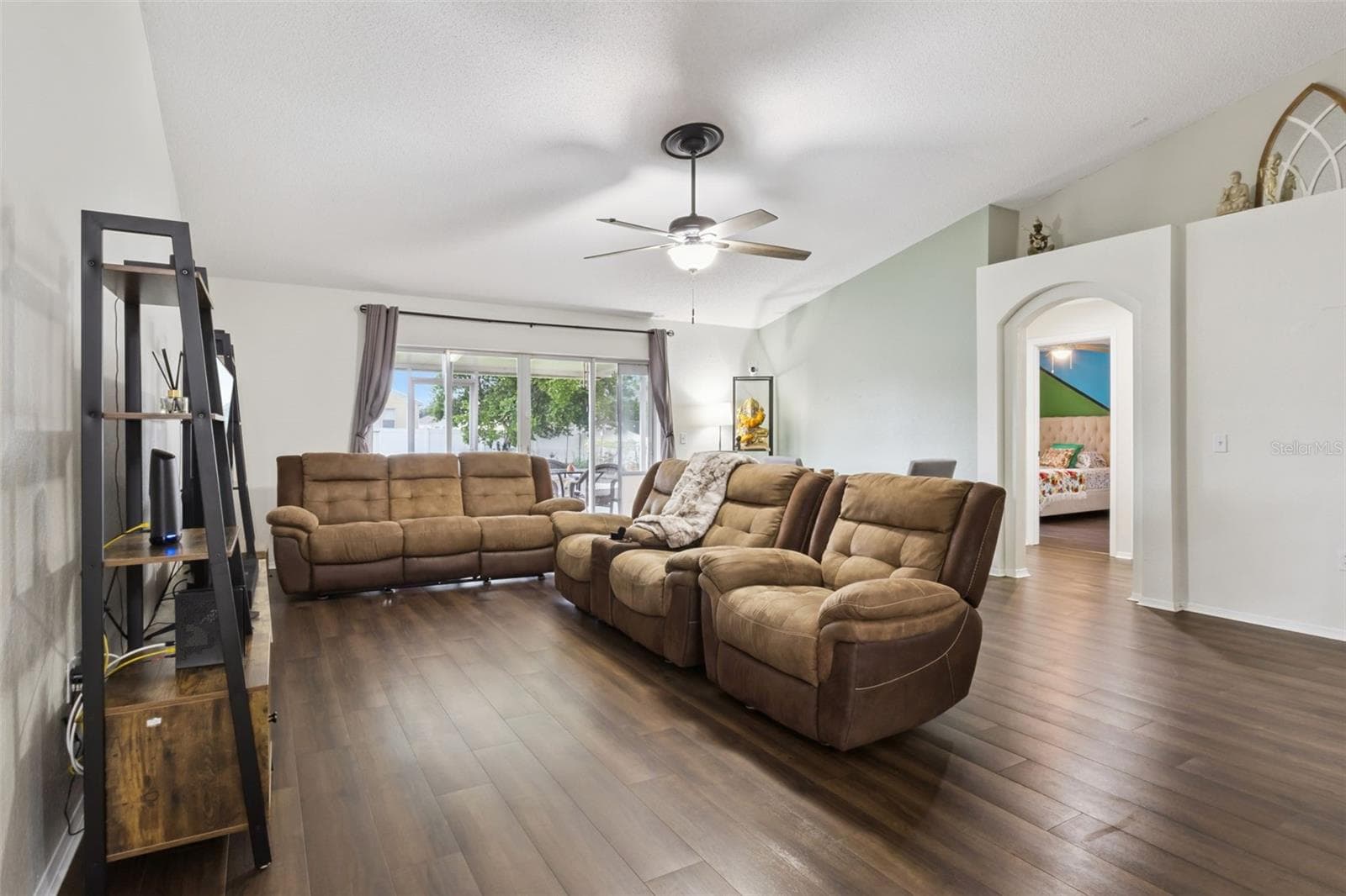 Single Family Residence at 7973 OAK RUN CIR, LAKELAND, photo 3 of 40