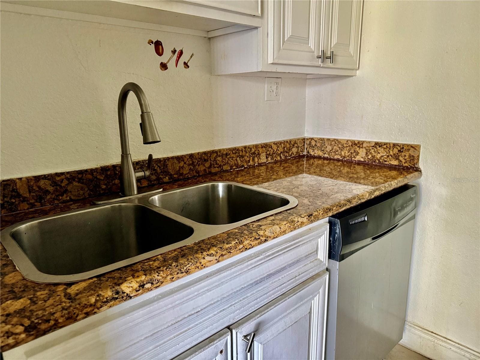 Kitchen sink and dishwasher - 4805 S TEXAS AVE #4805C, ORLANDO