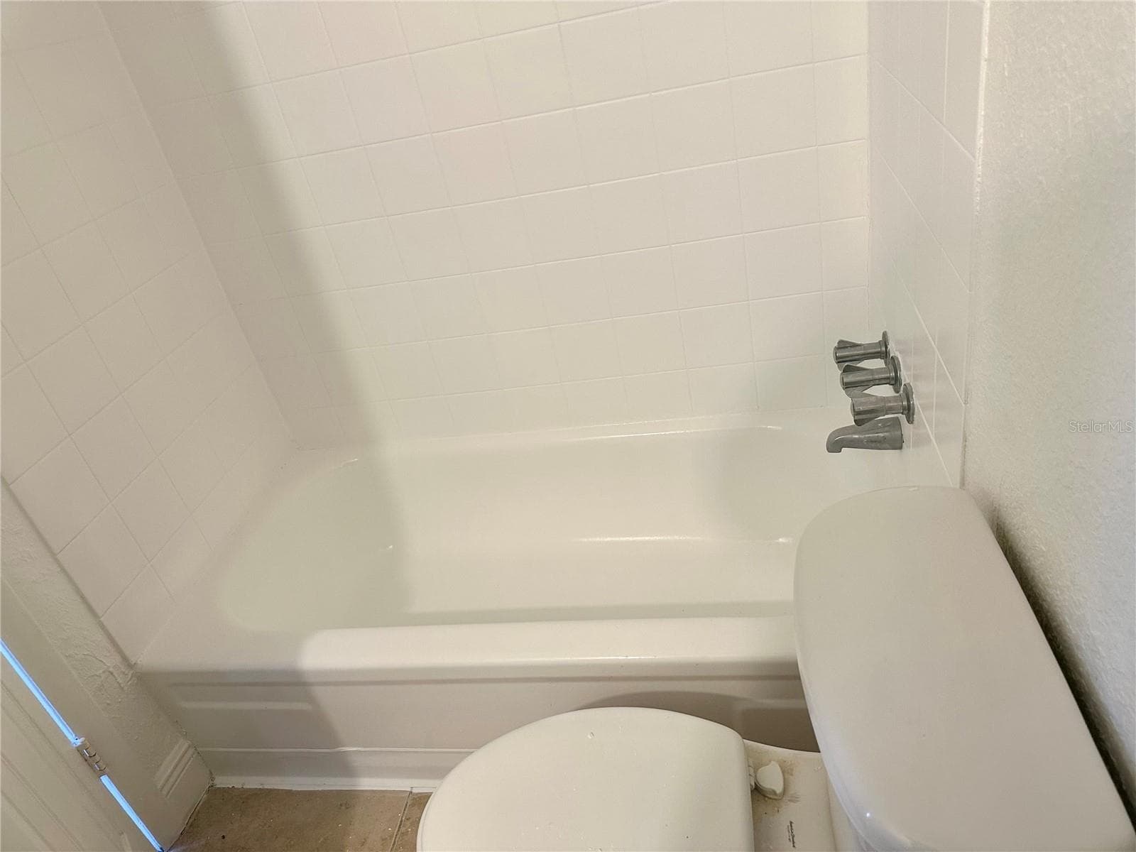 Bath tube - 4805 S TEXAS AVE #4805C, ORLANDO